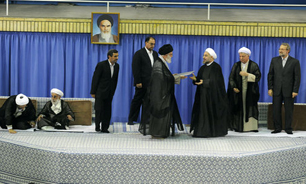 رهبر معظم انقلاب حکم ریاست جمهوری روحانی را تنفیذ فرمودند+متن حکم