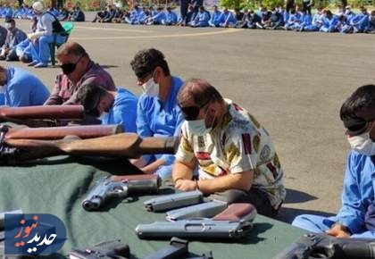 اراذل سلاح به دست محاربند