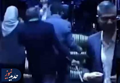 لحظات کتک زدن مهمان برنامه توسط سیامک انصاری! + فیلم  <img src="/images/video_icon.png" width="16" height="16" border="0" align="top">